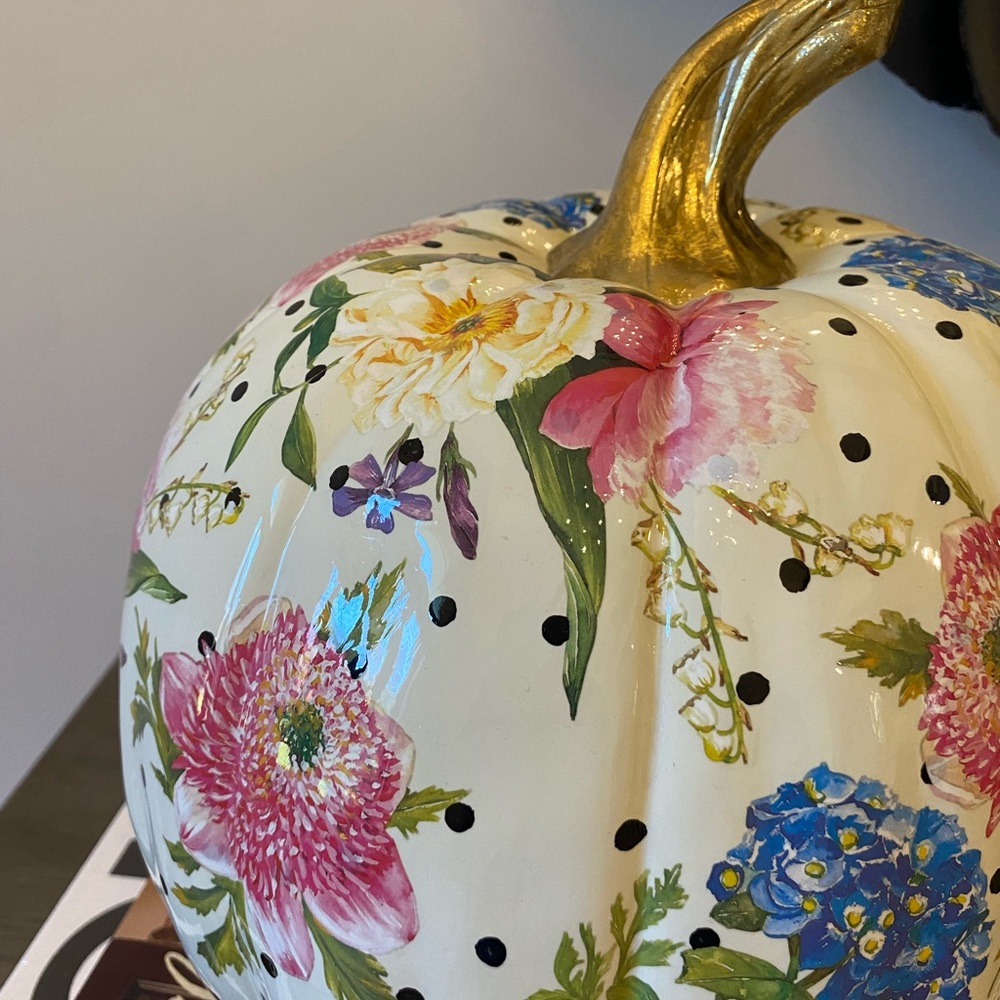 McKenzie Child’s Flower Market Pumpkin - large white. No box - Picture 3 of 4